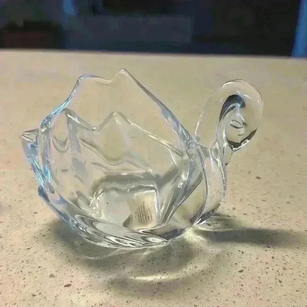NWOT Shanghai crystal designs handcrafted swans mini vases set of 2